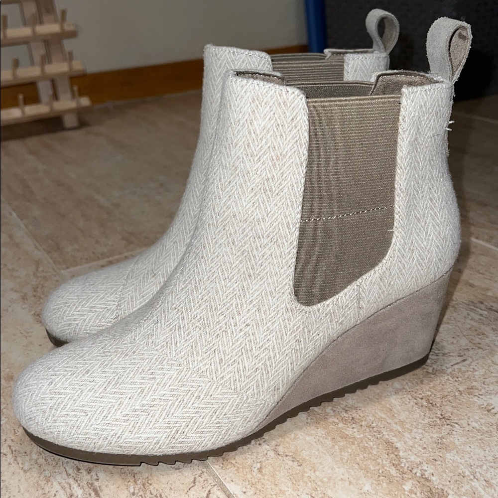 Toms Women's Bailey Cream Wedge Ankle Boots
